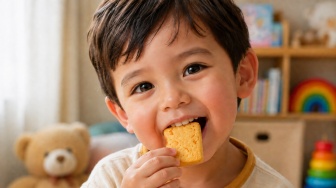 Jangan Asal Pilih Camilan! Ini Standar Makanan Ringan yang Aman untuk Anak