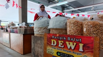Berburu Keripik Belut di Antara Beton Megah Pasar Godean