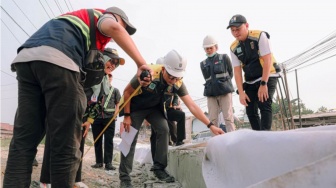 Jalur Kalirejo-Pringsewu Bakal Mulus Oktober Ini, Beton 31 Cm Siap Hadapi Truk Raksasa