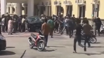 Detik-detik Pencuri Alat Tower Dikejar Warga Terobos Polres Dumai