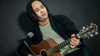 Keluar dari Fase Kelam, Calvin Dores Bangkit dan Tandai 'Kemerdekaan' Lewat Lagu 'Sampai Kapankah'