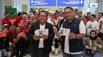 Direktur Utama PT Bank Syariah Nasional Alex Sofjan Noor (kiri) dan Direktur Utama PT. Kereta Commuter Indonesia Mochammad Purnomosidi (kanan) pada acara Launching Top Up KMT Bale Syariah by BSN di Stasiun Sudirman Baru, Jakarta, Sabtu (15/8/2026). [handout]