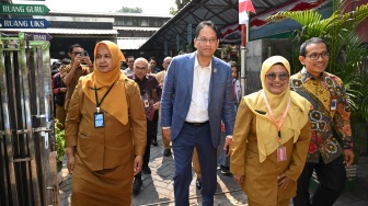 Purbaya Mau Tambah Layar Digital IFP ke Tiap Kelas di Sekolah, Janji Siapkan Anggaran