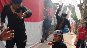 Semarak 'Ngahias Lembur' di Cibadak: Ketika Seni Sunda, Kekompakan Warga dan Rasa Haru Menyatu