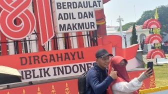 Cerita Warga Berebut Tiket Upacara di Istana, Rela Datang dari Jauh dan Pakai Baju Adat Solo