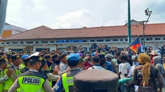 Unjuk Rasa hingga Saling Dorong,Mahasiswa Papua Sebut Kolonialisme Masih Tumbuh