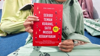 Seribu Teman Kurang, Satu Musuh Kebanyakan: Buku Seni Menemukan Kawan dan Menumbuhkan Diri