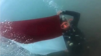 Merah Putih Berkibar di Bawah Laut Palabuhanratu, Cara Unik Penyelam Rayakan Kemerdekaan