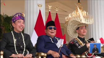 Prabowo Diapit Jokowi dan Gibran, Tawa Pecah di Istana
