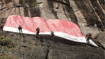 HUT ke-81 RI, Bendera Raksasa Berkibar di Tebing Lembah Harau Sumbar