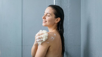 5 Body Wash dengan Scrub Halus untuk Perawatan Kulit Bersih Menyeluruh