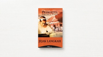 Review Novel Jejak Langkah: Ketika Pena Menjadi Senjata Perlawanan