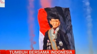 Korut Trending Topic Gegara Foto Prabowo Berkibar di Langit, Apa Hubungannya?
