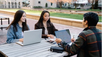 Dilema Gen Z! Pindah Kerja Disebut Kutu Loncat, Bertahan Malah Apes