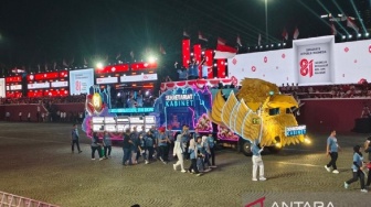 Prabowo-Gibran Kompak Pakai Beskap, Pimpin Kemeriahan Karnaval Kemerdekaan di Monas