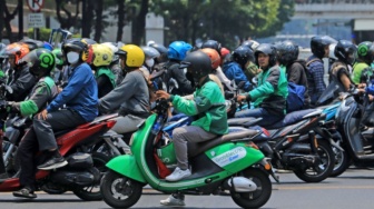 Saat Jaket Hijau Hormat Bendera: Keringat Ojol dan Isu Kesejahteraan