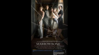 Ulasan Film Marrowbone: Sebuah Otopsi Psikologis Tentang Kehilangan dan Duka