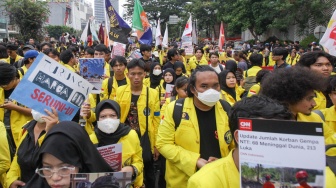 Mahasiswa Kepung Bundaran HI, Bawa 8 Tuntutan Keras ke Pemerintah