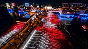 Merah Putih Terangi Malam, Semangat Kemerdekaan Hadir dari Batavia hingga Tokyo Riverside