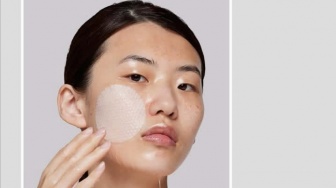 Bye Kusam! 4 Brightening Pad Solusi Buat Wajah Cerah dan Lembap Seketika