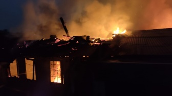 Api Berkobar Saat Warga Terlelap, Lima Rumah di Pisangan Baru Ludes