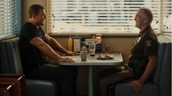Aksi Brutal dan Menegangkan Mantan Perwira dalam Serial Reacher Season 1
