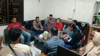 Skandal di Balai Desa: Hanya Pakai Sarung Saat Digerebek, Oknum Kasun di Gresik Didenda Rp20 Juta