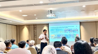 Direktur Utama PT Kereta Api Indonesia (Persero) Bobby Rasyidin memaparkan arah transformasi KAI dalam SBM ITB Industrial Summit 2026 di Hotel AYANA Midplaza Jakarta, Rabu (19/8/2026). [handout]