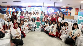 Momen bersama dalam Sequis SHEPRENEUR Learning Series yang ke-5 yang membahas Protect Your Future Through Financial Protection dan Network to Net Worth: Turning Relationships Into Business Growth. [handout]
