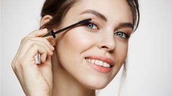 Bebas Rontok! Ini 5 Eyelash Serum Korea yang Bikin Bulu Mata Lebat