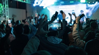Gen Z dan FOMO Nonton Konser: Bukan Cuma Hiburan, Tapi Membeli Pengalaman