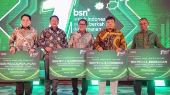 Direktur Utama PT Bank Syariah Nasional Alex Sofjan Noor (tengah) saat peringatan Milad ke-1 PT Bank Syariah Nasional di Jakarta, Kamis (20/8/2026). [handout]