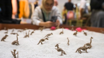 Pengunjung bermain permainan saat acara hIPlay Playground di Lippo Mall Puri, Jakarta, Jumat (21/8/2026). [Suara.com/Alfian Winanto]