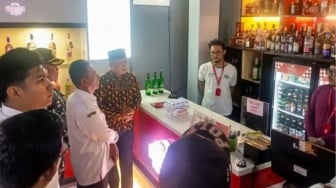 Nekat Jualan Dekat Masjid, Toko Miras di Blitar Akhirnya Digembok