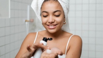 4 Cleansing Milk Formula Gentle, Angkat Makeup dan Jaga Kulit Tetap Lembap