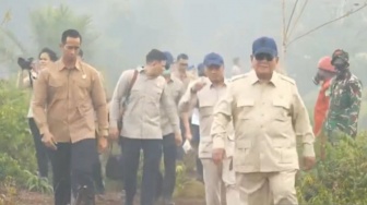 Darurat Karhutla Kalbar: Prabowo Tambah 1.500 Personel TNI hingga Armada Helikopter Raksasa