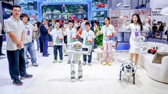 Robot Humanoid Mulai Merambah Dealer Otomotif Indonesia