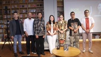 Dari Prompt hingga Strategi Bisnis, Buku Baru Dr. Dini Fronitasari Sasar Pelaku UMKM