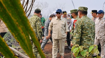 Prabowo ke Sumsel Cek Karhutla, Akankah Kembali Tanpa Masker di Tengah Kabut Asap?