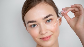 Urutan Pemakaian Serum Eksfoliasi AHA BHA dan Moisturizer agar Tidak Iritasi
