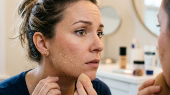 5 Penyebab Sunscreen Menggumpal seperti Daki saat Ditimpa Makeup