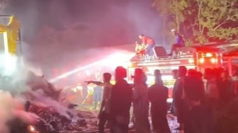 Desa Adat Sade Lombok Terbakar Hebat, Sejumlah Rumah Tradisional Ludes Dilalap Api