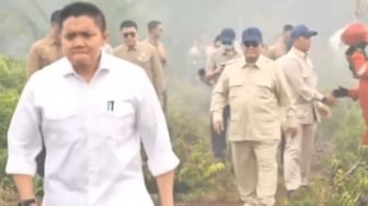 Viral Catatan Seskab Teddy Soal Karhutla Bikin Publik Geram: Siapa yang Gak Beradab?