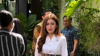 Siapa Chika Yenalovy? Istri Kasespri Prabowo yang Jejak Digitalnya Misterius