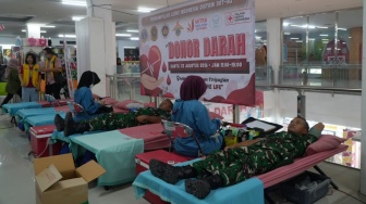 Yonif 413/Bremoro Gelar Donor Darah Bersama Warga di Karanganyar