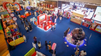 Pengunung mendatangi gelaran Styles LAND di Lippo Mall Kemang, Jakarta, Jumat (22/8/2026). [Suara.com/Alfian Winanto]