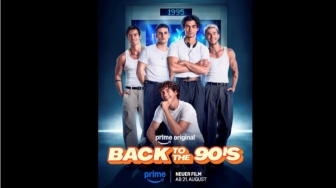 Review Film Back to the 90s: Sensasi Nostalgia Era Boyband yang Penuh Warna