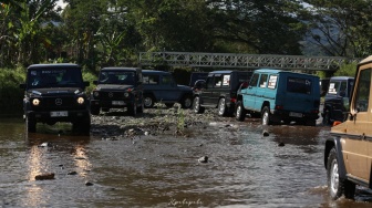 Menelusuri Jejak Kerajaan Nusantara Bersama Komunitas Mercedes Jip Indonesia
