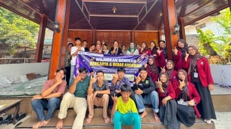 Mahasiswa PPG Unisri Solo Edukasi Karang Taruna soal 3A dan Latih Kreativitas Ecoprint