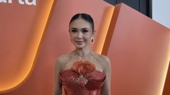 Tanpa Jarum dan Operasi, Ini Rahasia Kencang Kulit Yuni Shara di Usia Setengah Abad